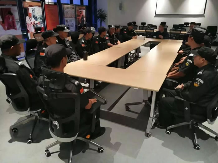 保安員開會(huì)